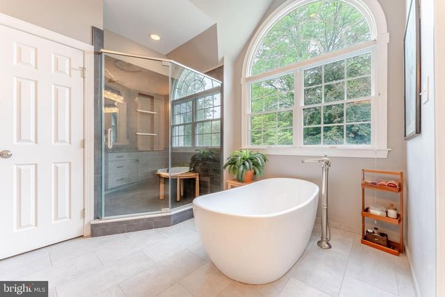 1052 CEDAR MILL LN, West Chester, PA 19382