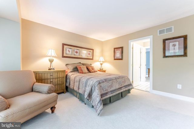 1052 CEDAR MILL LN, West Chester, PA 19382