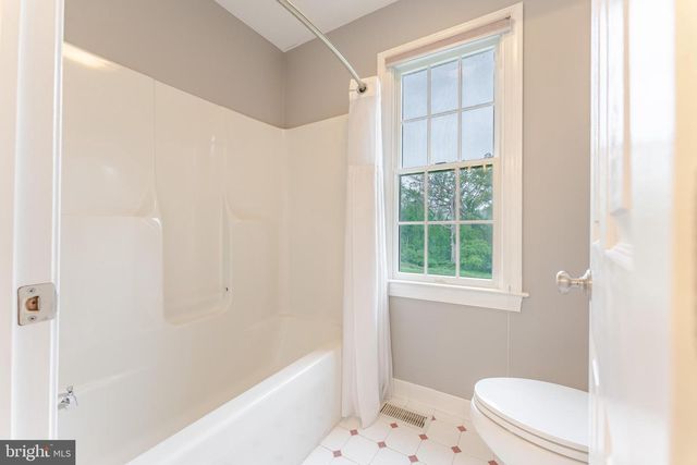 1052 CEDAR MILL LN, West Chester, PA 19382