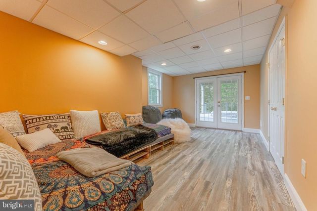 1052 CEDAR MILL LN, West Chester, PA 19382