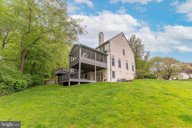 1052 CEDAR MILL LN, West Chester, PA 19382