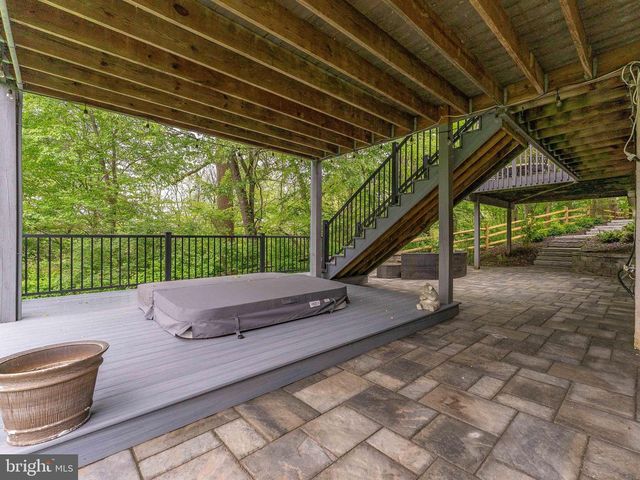 1052 CEDAR MILL LN, West Chester, PA 19382