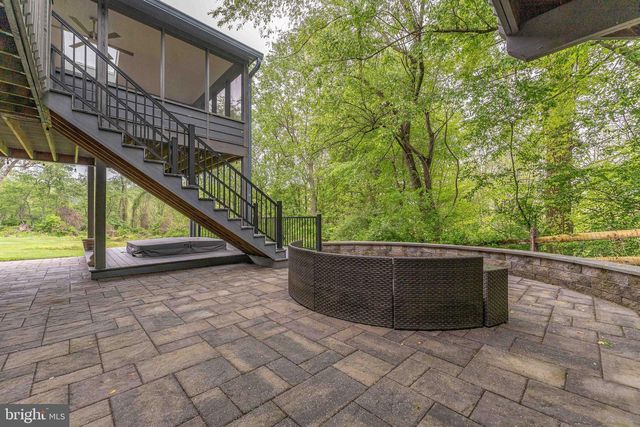 1052 CEDAR MILL LN, West Chester, PA 19382