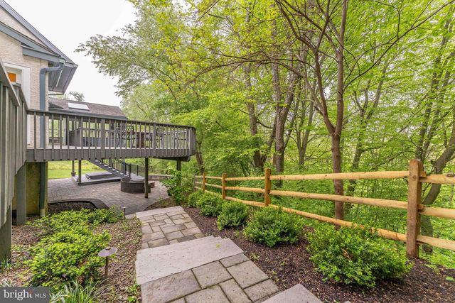 1052 CEDAR MILL LN, West Chester, PA 19382