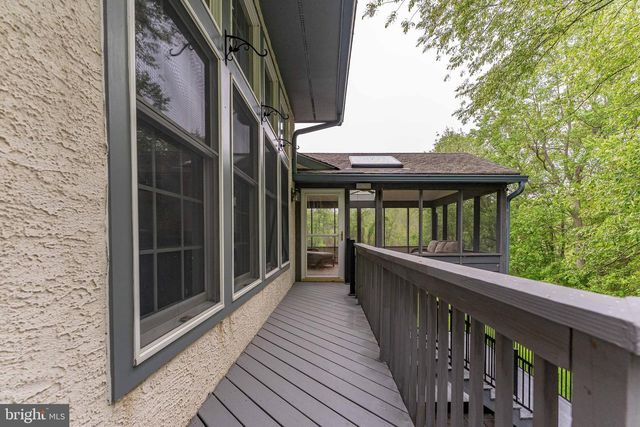 1052 CEDAR MILL LN, West Chester, PA 19382