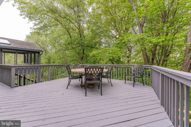 1052 CEDAR MILL LN, West Chester, PA 19382