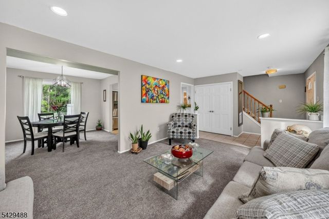 615 Van Liew Ct, Hillsborough Twp., NJ 08844