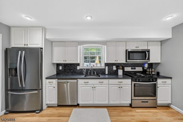 615 Van Liew Ct, Hillsborough Twp., NJ 08844