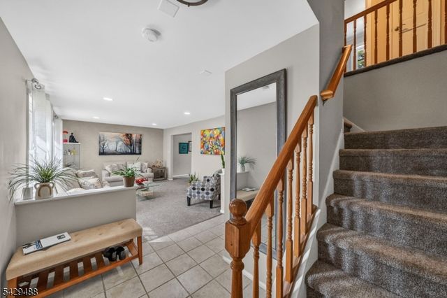 615 Van Liew Ct, Hillsborough Twp., NJ 08844