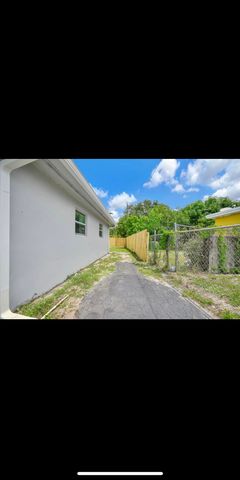 1112 NW 43rd Terrace, Lauderhill, FL 33313