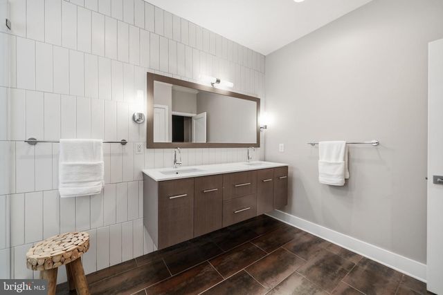 237 W THOMPSON ST, Philadelphia, PA 19122