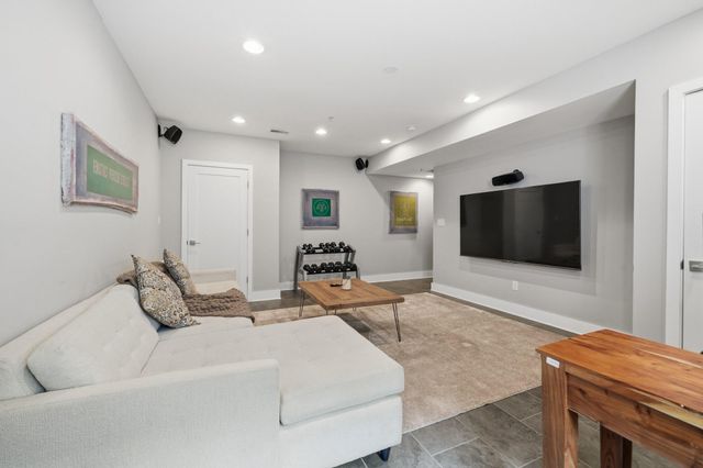 237 W THOMPSON ST, Philadelphia, PA 19122