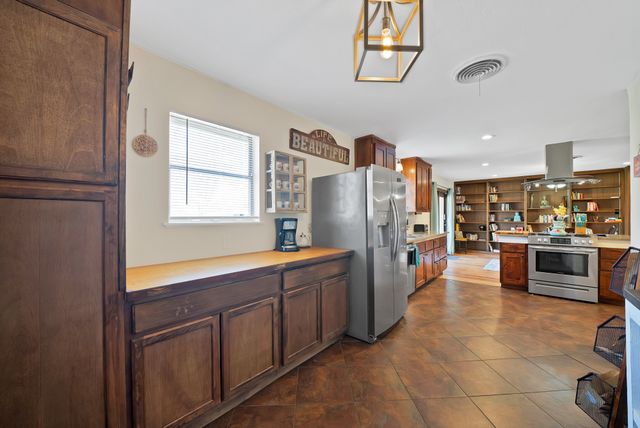 7013 Meadowbrook Drive, Fort Worth, TX 76112