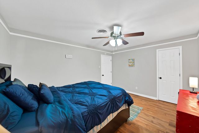 7013 Meadowbrook Drive, Fort Worth, TX 76112