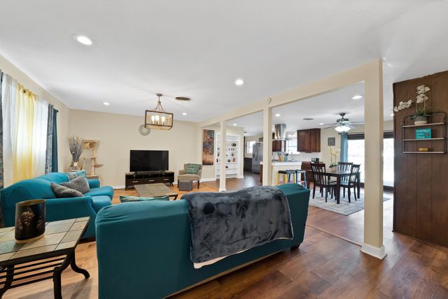 7013 Meadowbrook Drive, Fort Worth, TX 76112