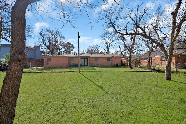 7013 Meadowbrook Drive, Fort Worth, TX 76112