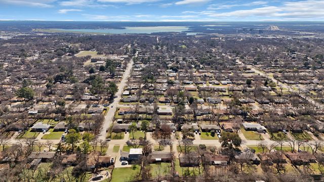 7013 Meadowbrook Drive, Fort Worth, TX 76112