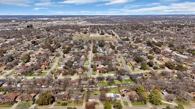 7013 Meadowbrook Drive, Fort Worth, TX 76112
