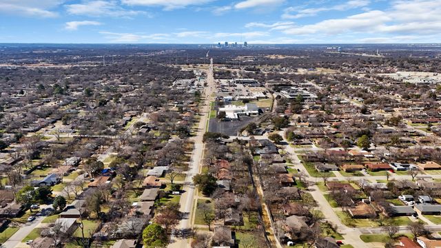 7013 Meadowbrook Drive, Fort Worth, TX 76112