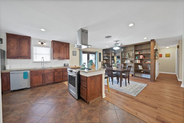 7013 Meadowbrook Drive, Fort Worth, TX 76112