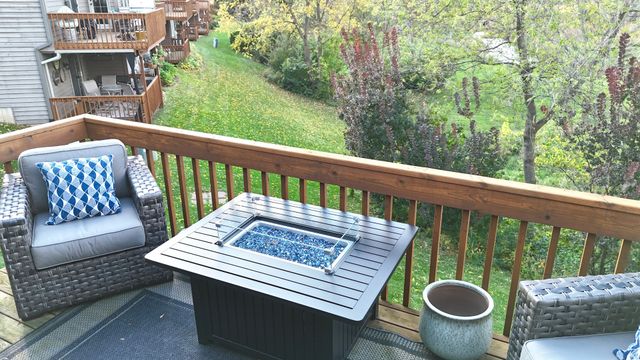 949 Millcreek Circle, Elgin, IL 60123