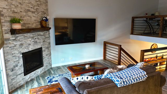 949 Millcreek Circle, Elgin, IL 60123