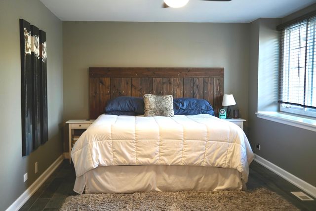 949 Millcreek Circle, Elgin, IL 60123