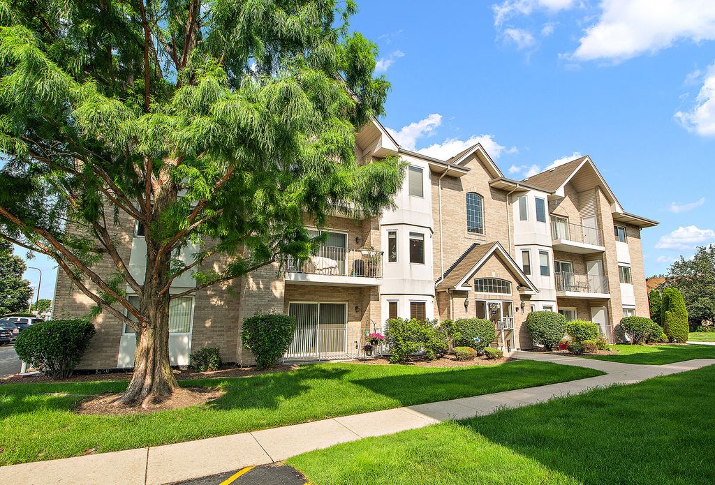 5311 W Mint Julip Drive 301, Alsip, IL 60803