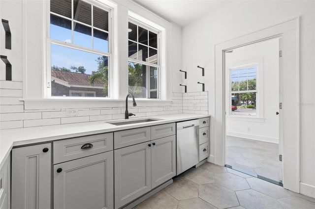 2830 2ND AVENUE N, St Petersburg, FL 33713