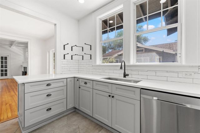 2830 2ND AVENUE N, St Petersburg, FL 33713