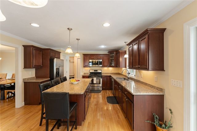 10 Sables Way, Lincoln, RI 02865
