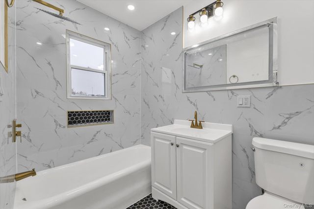 9342 204th Street, Hollis, NY 11423