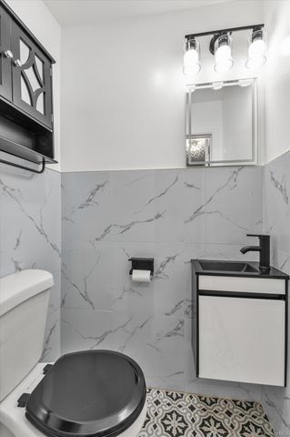 9342 204th Street, Hollis, NY 11423