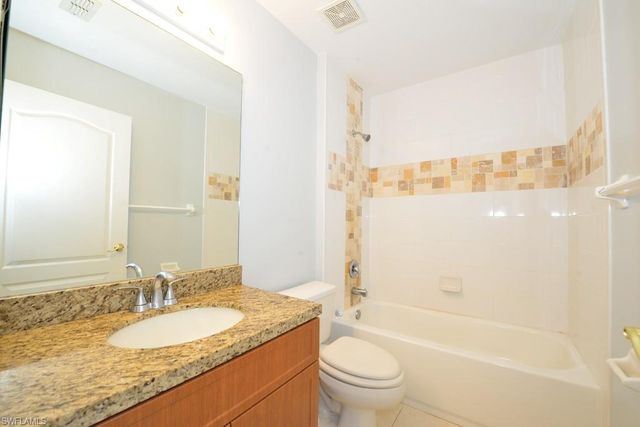 1042 Mainsail DR 823, Naples, FL 34114