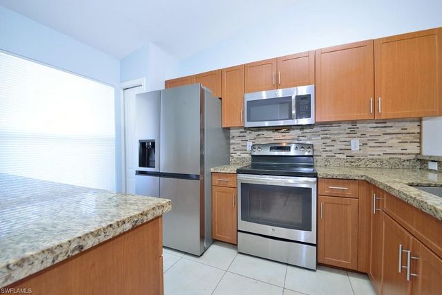 1042 Mainsail DR 823, Naples, FL 34114