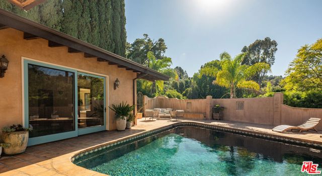 16141 Bayberry Place, Sherman Oaks, CA 91403