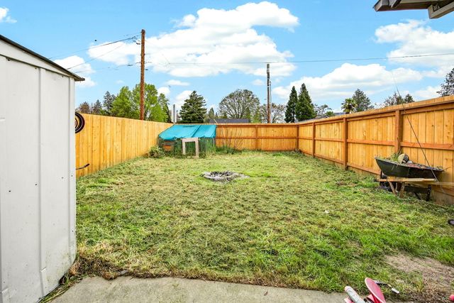 1702 SW Bridge Street, Grants Pass, OR 97526