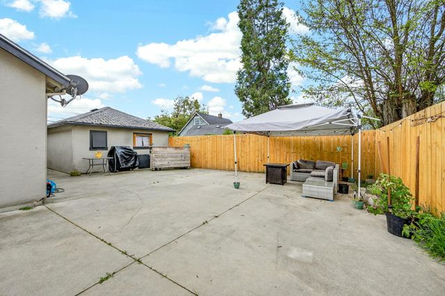 1702 SW Bridge Street, Grants Pass, OR 97526