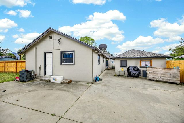 1702 SW Bridge Street, Grants Pass, OR 97526