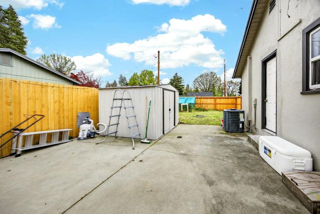 1702 SW Bridge Street, Grants Pass, OR 97526