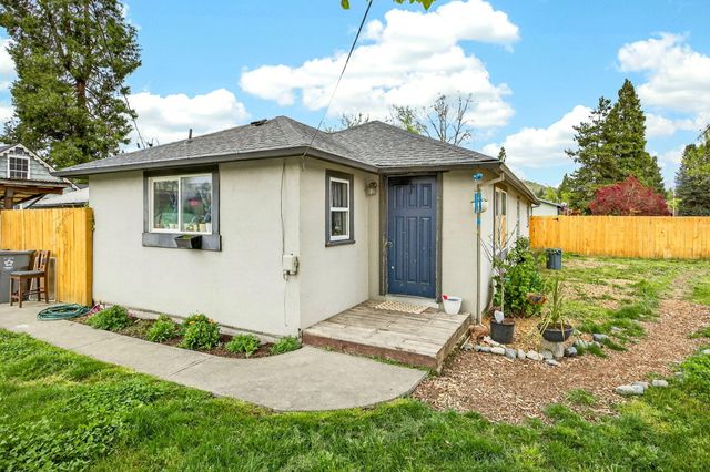 1702 SW Bridge Street, Grants Pass, OR 97526