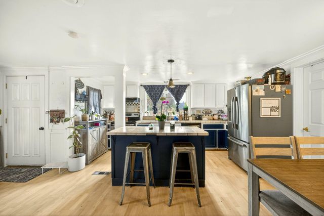 1702 SW Bridge Street, Grants Pass, OR 97526