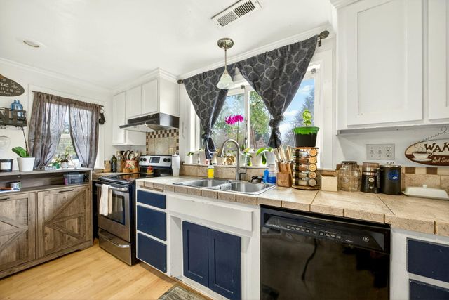 1702 SW Bridge Street, Grants Pass, OR 97526