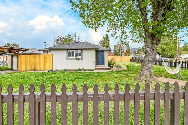 1702 SW Bridge Street, Grants Pass, OR 97526