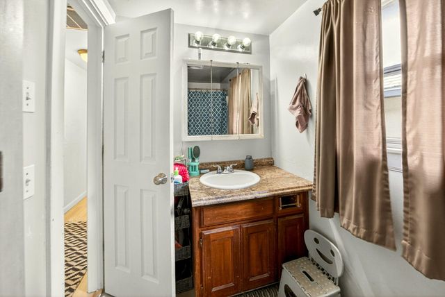 1702 SW Bridge Street, Grants Pass, OR 97526