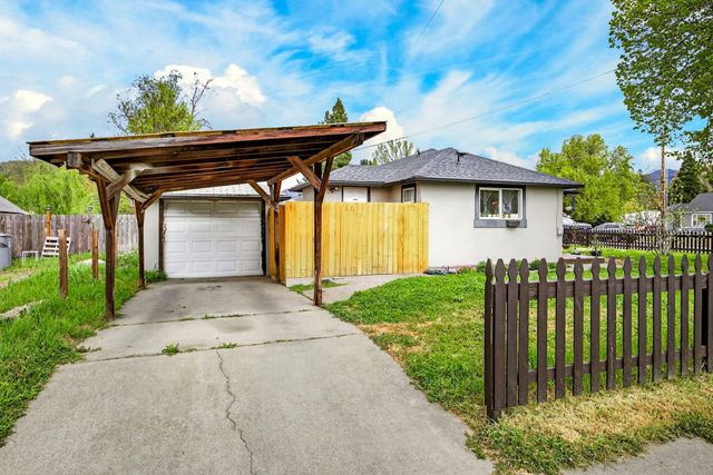 1702 SW Bridge Street, Grants Pass, OR 97526