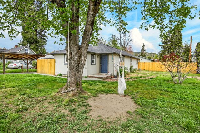 1702 SW Bridge Street, Grants Pass, OR 97526