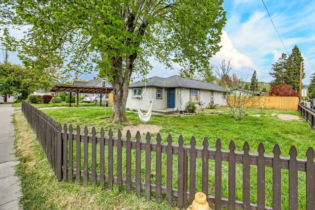 1702 SW Bridge Street, Grants Pass, OR 97526