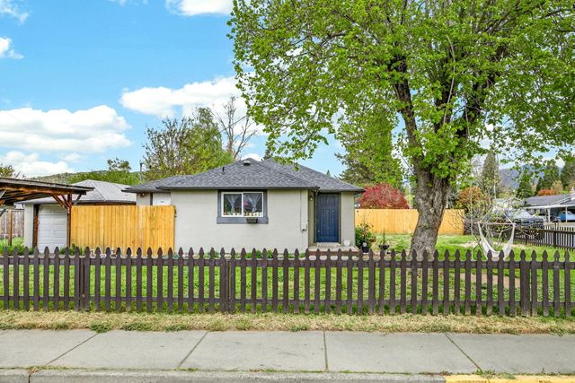 1702 SW Bridge Street, Grants Pass, OR 97526