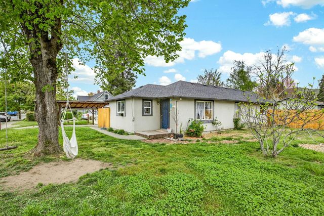 1702 SW Bridge Street, Grants Pass, OR 97526